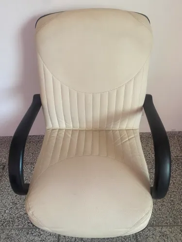 Cadeira diretor Vandaflex off white! Excelente estado! Tenho duas unidades