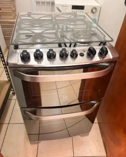 Fogão Eletrolux 4 queimadores sendo 1 chama tripla inox 2 Fornos sendo 1 grill 