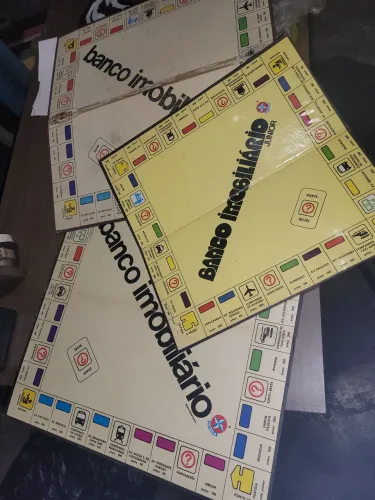 3 tabuleiros do banco imobiliário 
