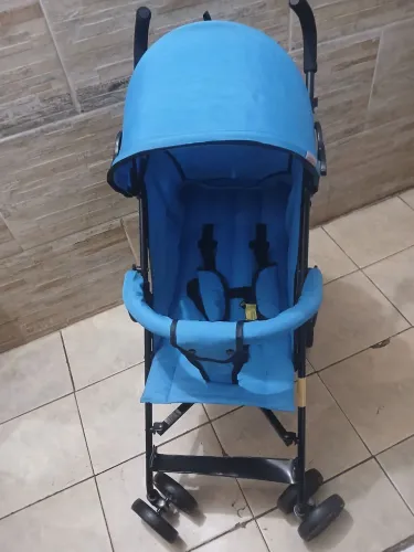 Carrinho de passeio azul
