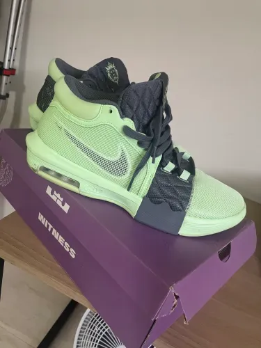 Tênis Nike Lebron