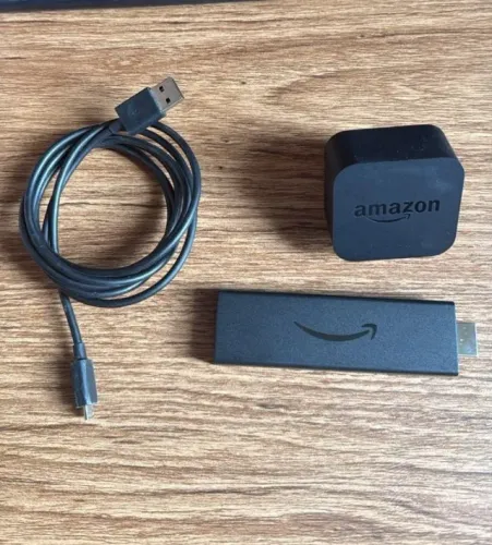 Fire TV Stick 4K - Amazon (pouquíssimo uso)