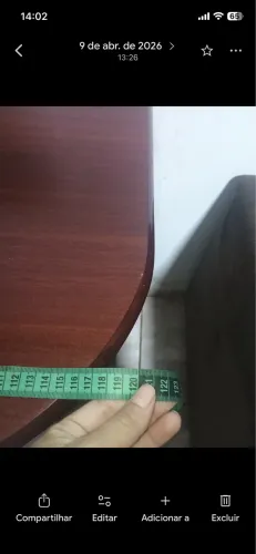 Mesa amadeirada para computador