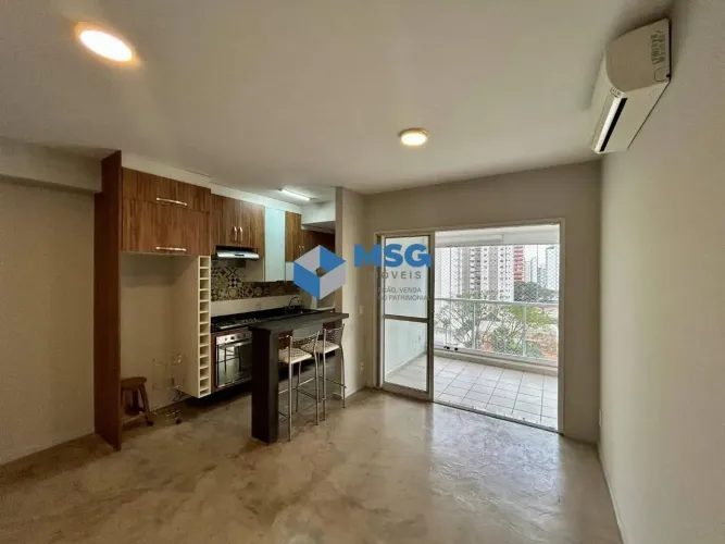 Apartamento 51m² com Varanda e Vista Aberta no Campo Belo