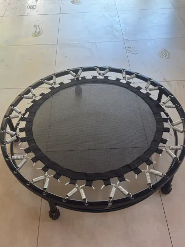 Cama elástica semi nova!!!