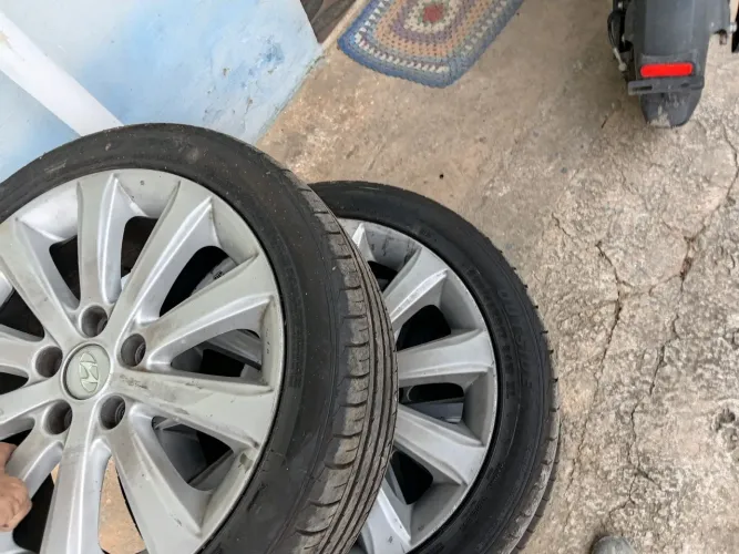 Vendo pneus semi novos muito barato