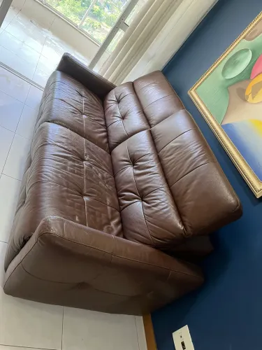 Vendo sofá automático couro italiano 