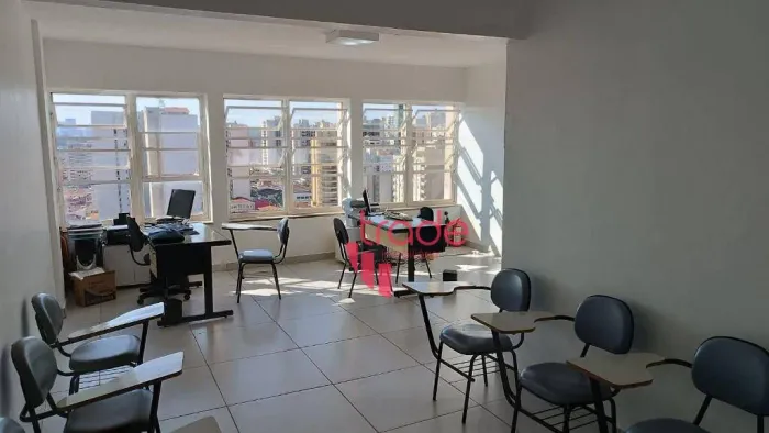 Sala Comercial para Vender ou Alugar no Bairro Centro em Ribeirão Preto com Entrada de Luz