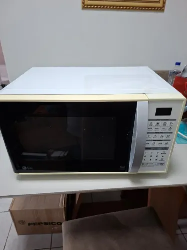 Vendo um Micro-ondas LG 20 Litros Funcionando Perfeitamente