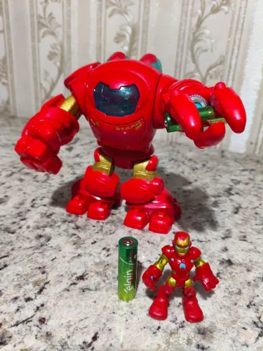 Armadura Hulk Buster e boneco Homem de Ferro Imaginext Marvel