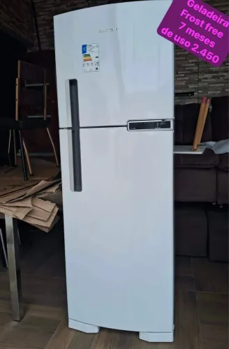 Geladeira Frost Free 7 meses de uso Seminova