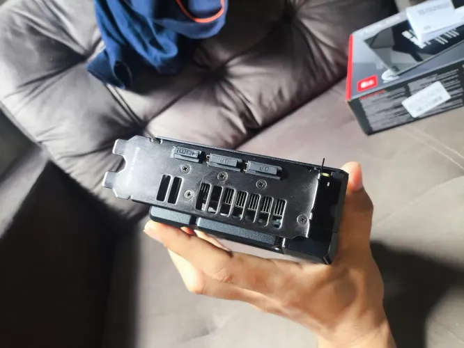 RX 9060XT 8 GB