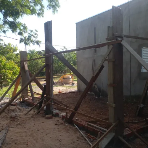 Pedreiro e azulejista*