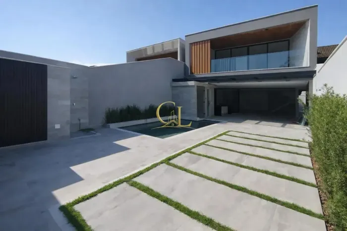 Barra da Tijuca  condomínio Rio Mar  Casa contemporânea 04 suítes.