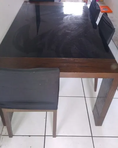 Mesa com 6 cadeiras