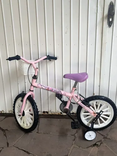 Bicicleta aro 16 muito inteira