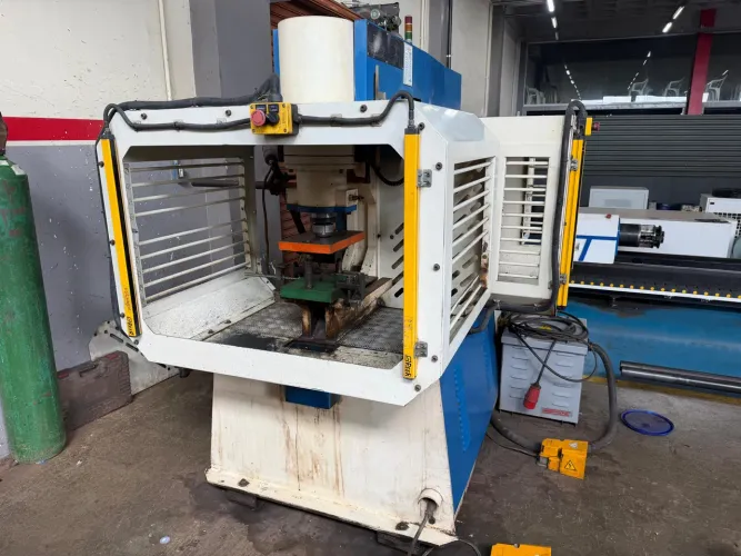 Prensa Excêntrica 90T