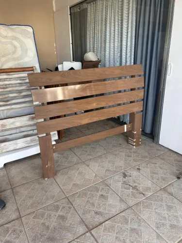 Cabeceira de cama para doação