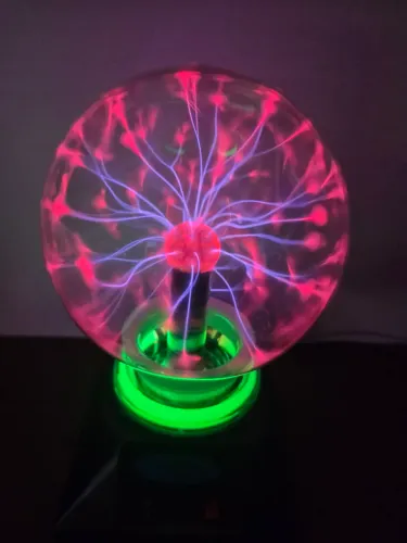 Bola de Plasma / Luminária