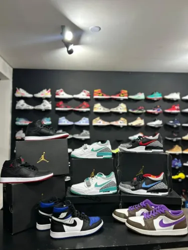 AIR JORDAN 1 LOW E AIR JORDAN LEGACY 