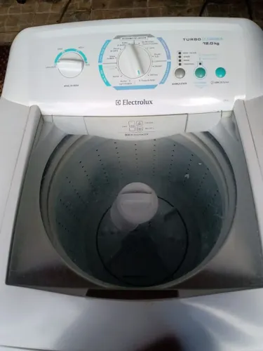 Vend uma máquina Eletrolux de 12 kilos 