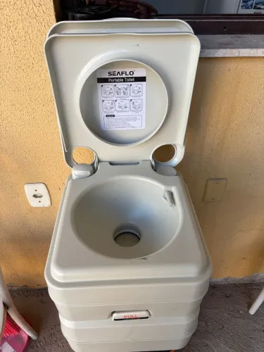 Sanitário Químico Portátil Seaflo 20 Litros (Modelo Pistão) + Brinde Químico