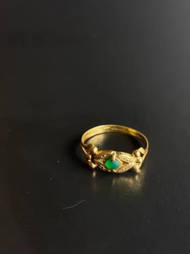 Anel Ouro 18k com esmeralda N:16 (1,44g)