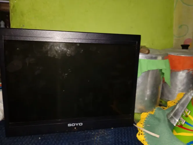 Monitor VGA soyo 50/60hz 16 polegadas sem base