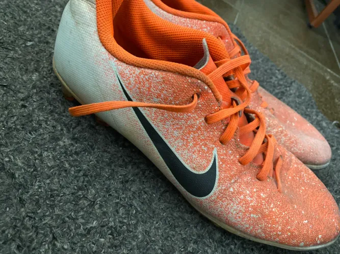 CHUTEIRA NIKE MERCURIAL CAMPO