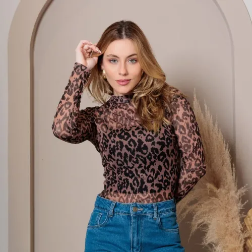 Blusa em tule de manga veste(P/M)
