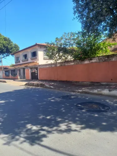 OPORTUNIDADE PARA MORAR EM UMA CASA MUITO BEM CONSTRUÍDA COM 4 SUÌTES