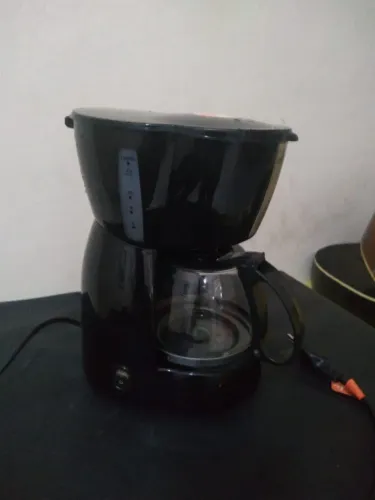 Cafeteira Elétrica Britânia com Jarra de Vidro Funcionando