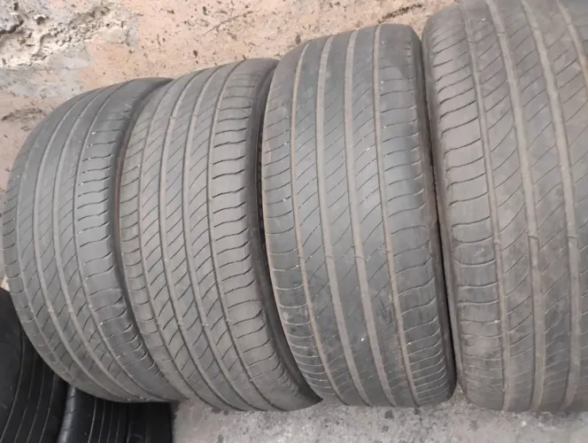 Vendo jogo de pneus aro 18 Michelin 215/55/18