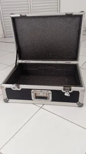 Hard Case usado 