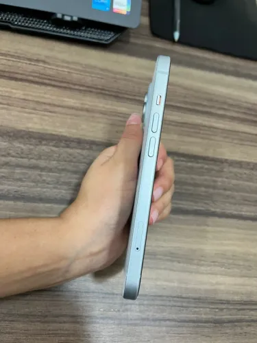 iPhone 15 - 128 GB