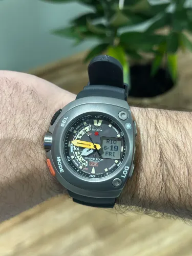 Citizen Meia Lua Titanium