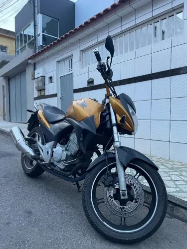 CB300 R Dourada 2010