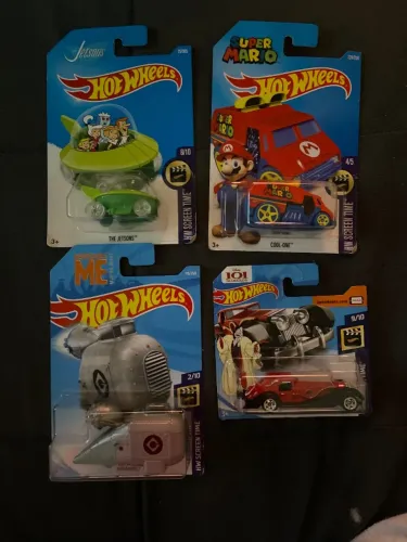 Carrinhos Hotwheels varidos
