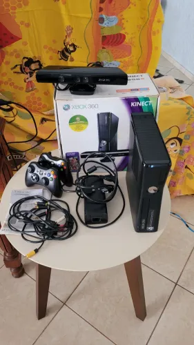 Xbox 360 Slim Desbloqueado + Kinect + 2 Controles + Jogos