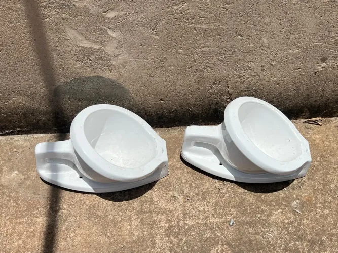 2 Mictórios de Louça Usados em Ótimo Estado
