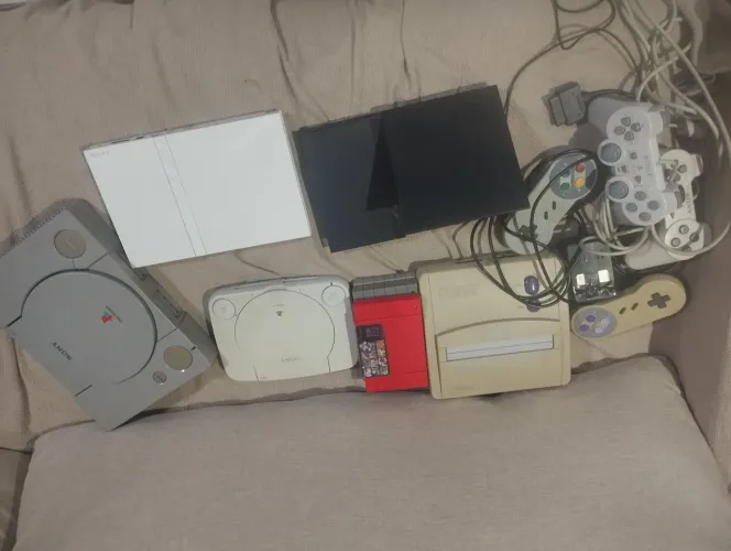 Lote de Vídeo Games Playstation E Super Nintendo 