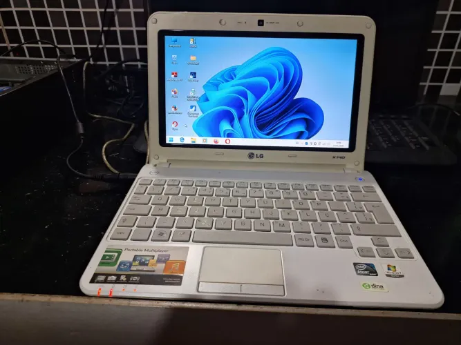 Netbook  lg funcionando  perfeitamente  bateria segurando carca