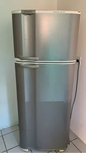vendo geladeira barata