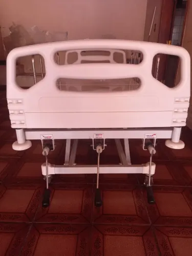 Cama hospitalar com 3 Regulagens