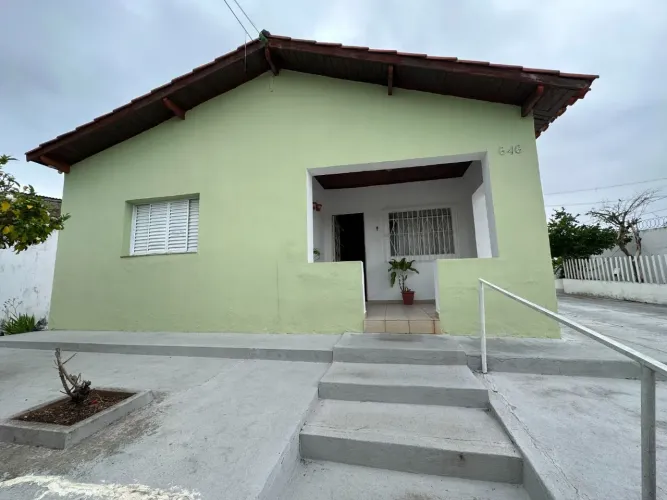 Casa 2 dormitórios, 189 m² construídos em terreno de 464 m² R$ 500.000 Vila Haro Sor