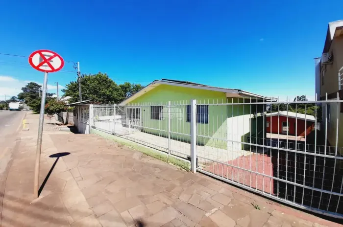 Duas Casa Residencial para Venda no Bairro Loteamento Parque Farroupilha