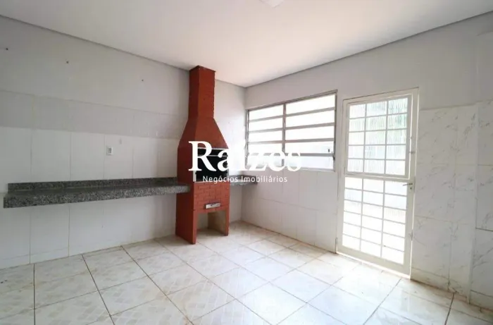 Casa para Alugar no Bairro Aclimação com 3 Quartos sendo 1 Suíte, Placas Solares e 4 Vagas