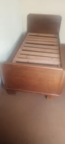 Vendo cama de solteiro madeira mássica imbuia