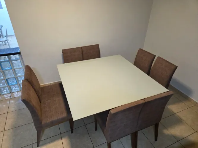Linda mesa de 8 lugares