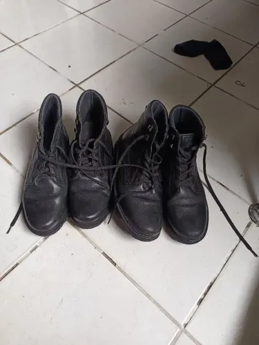 Vendo duas botas originais da marca pegada por 350 reais